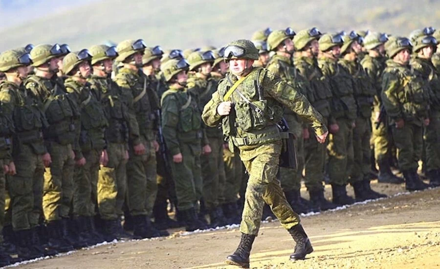 Russia is preparing for War, Moscow moves tanks to border with Ukraine