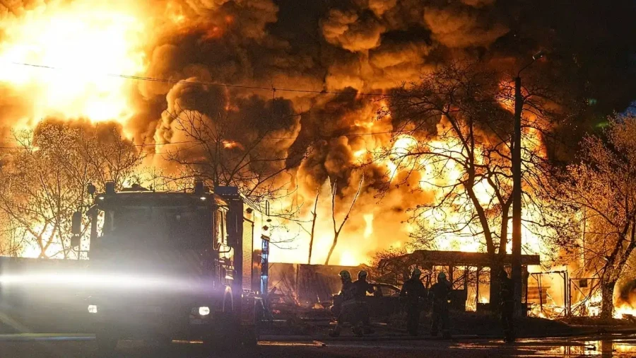 Russia Strikes Ukraine with Oreshnik Missiles and 600 Drones, 4 Dead