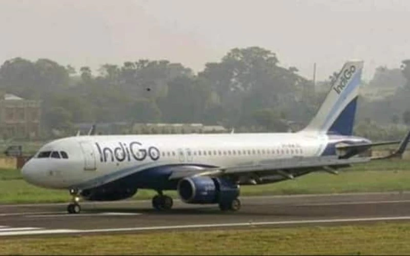 Another Indian flight made emergency landing at Karachi airport today passengers safe
