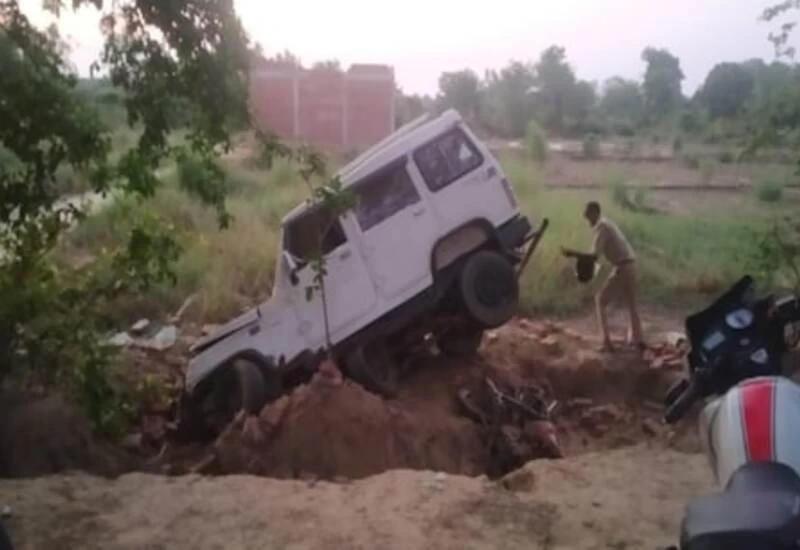 A horrific road accident in Unnao, tragic death of 5 people, bike flying