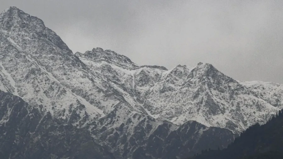 नेपाल हिमस्खलन: तिब्बत सीमा के पास हिमलुंग हिमाल बेस कैंप पर 10 लोग लापता