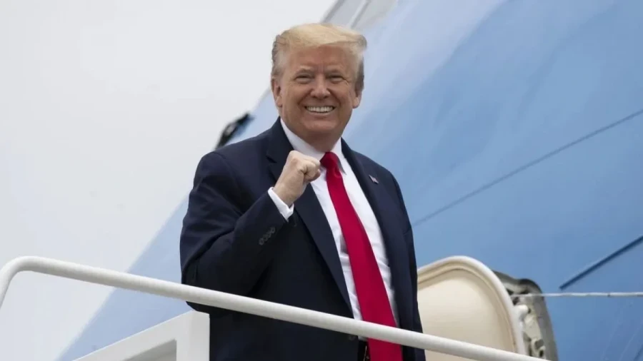Trump Signals Potential Iran Strike Before Midterms, Predicts Swift Victory