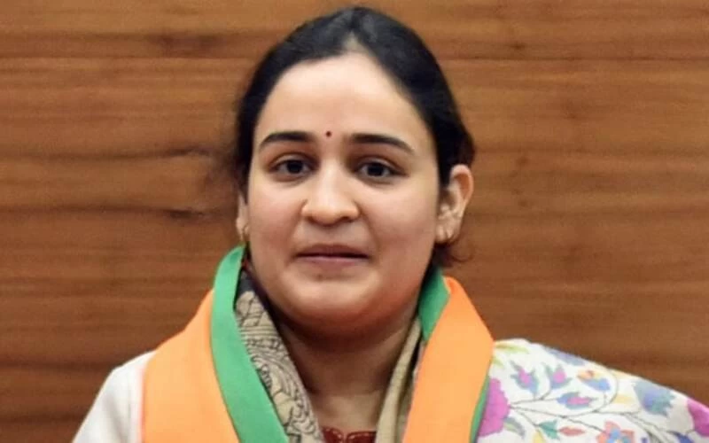 वोट डालने नहीं पहुंची मुलायम सिंह यादव की बहू-पत्नी, जानें वजह