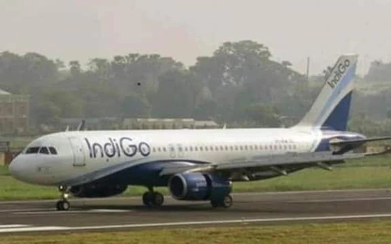 डेढ़ घंटे तक कोलकाता एयरपोर्ट पर नहीं उतर पाए विमान, अटकी रही यात्रियों की सांस