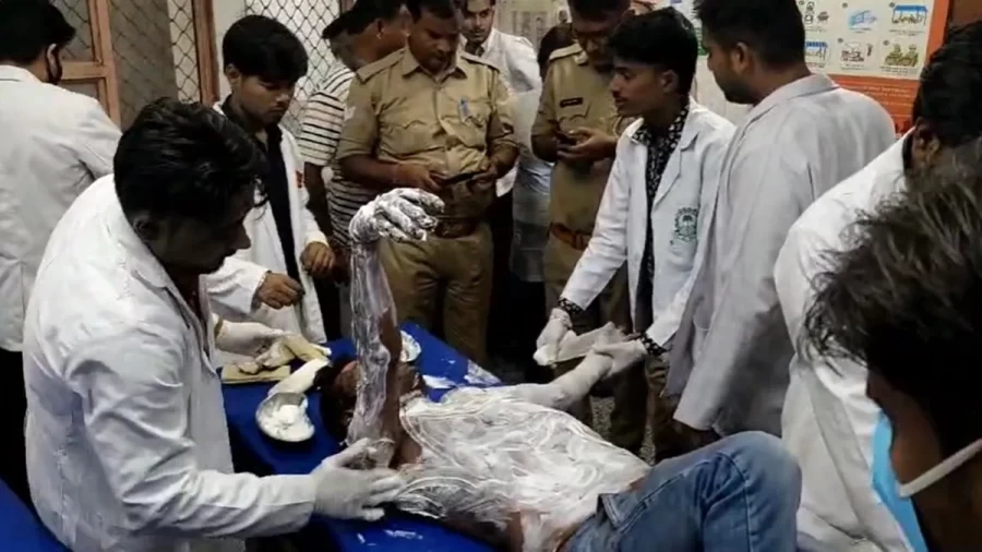 A man set himself on fire in front of UP Vidhansabha, causing commotion