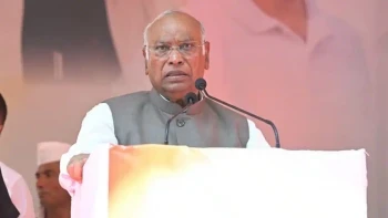 ‘गांधी और वाजपेयी वाला वंदे मातरम् गाया’, विवाद पर खरगे की दोटूक सफाई