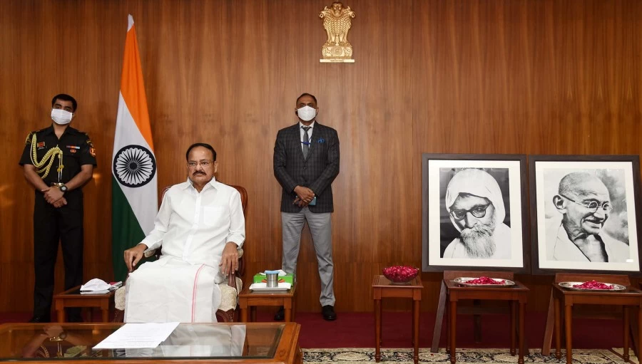 हमें एक सशक्त, स्वाभिमानी और एक आत्मनिर्भर भारत का निर्माण करना चाहिए : उप राष्ट्रपति
