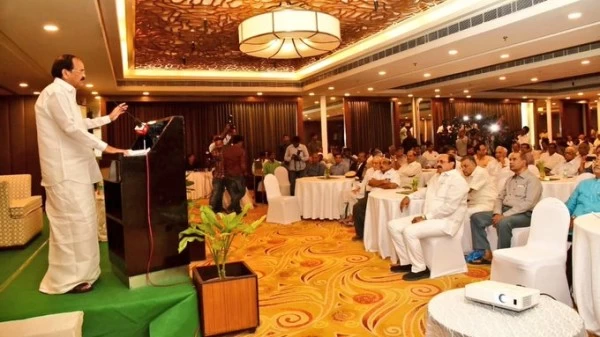 अनुच्छेद 370 रद्द करना राजनीतिक नहीं वरन एक राष्ट्रीय मुद्दा है : उपराष्ट्रपति