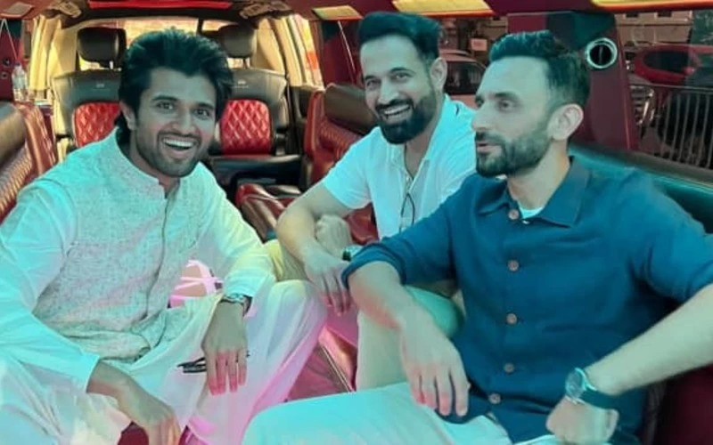 INDvsPAK का मैच देखने पहुंचे लाइगर स्टार विजय देवरकोंडा, वीडियो वायरल