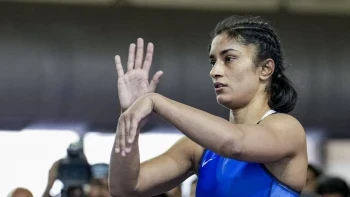 विनेश फोगाट एशियन गेम्स से बाहर, मीनाक्षी गोयात ने सेमीफाइनल में 6-4 से हराया