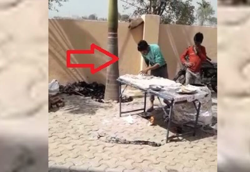 कारीगर नान बनाते समय रोटियों पर थूकता था, वीडियो वायरल हुआ, गिरफ्तार