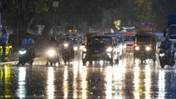 दिल्ली एनसीआर में बदला मौसम का मिजाज बारिश से बढ़ी गुलाबी ठंड, पढ़ें पूरी रिपोर्ट विस्तार से