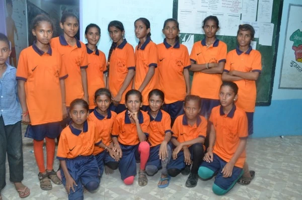 जहां बेटियों के हाथ में सिर्फ बेलन नसीब था, वे अब हॉकी की चैम्पियन, 'चक दे इण्डिया' को किया साकार