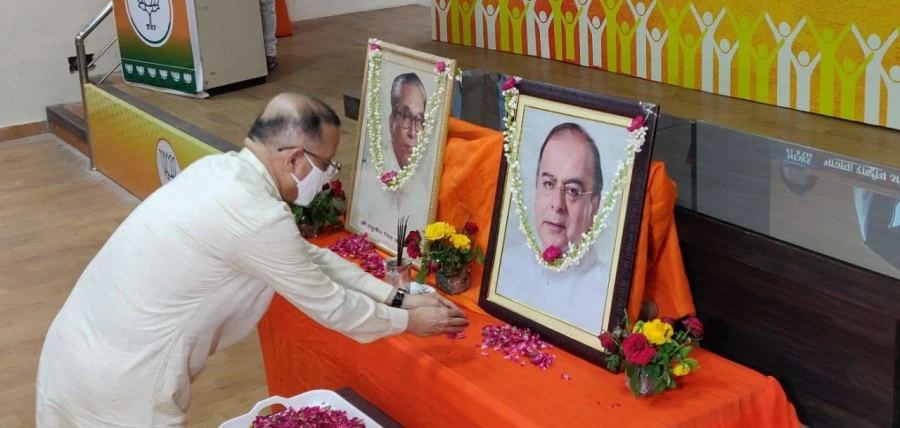 भाजपा प्रदेश कार्यालय में वी. सतीश, डाॅ. सतीश पूनियां, चन्द्रशेखर ने अरूण जेटली और रघुवीर सिंह कौशल को दी श्रद्धांजलि