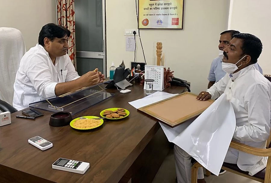 राजस्थानी फ्रेंड्स फाउंडेशन के अध्यक्ष श्रवणसिंह राठौड़ ने फाउंडेशन की ओर से मुख्यमंत्री व प्रदेश कांग्रेस अध्यक्ष को भेंट किया अभिनन्दन पत्र