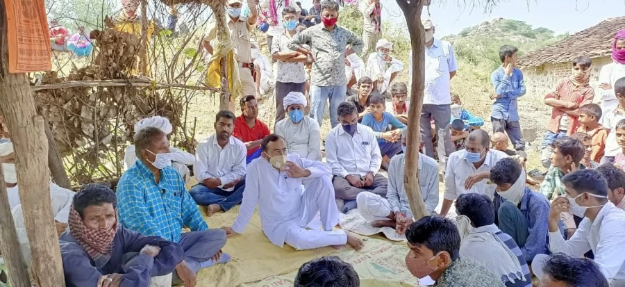 सिरोही विधायक संयम लोढ़ा ने परिजनों से मुलाकात कर मुख्यमंत्री गहलोत से की बात, गिरफ्तारी की मांग