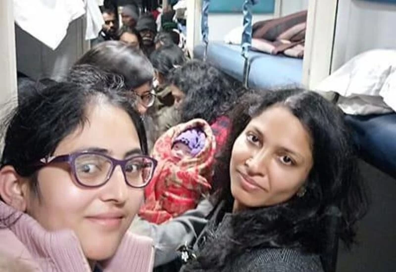 Woman goes into premature labour on train, Army doctors help deliver baby
