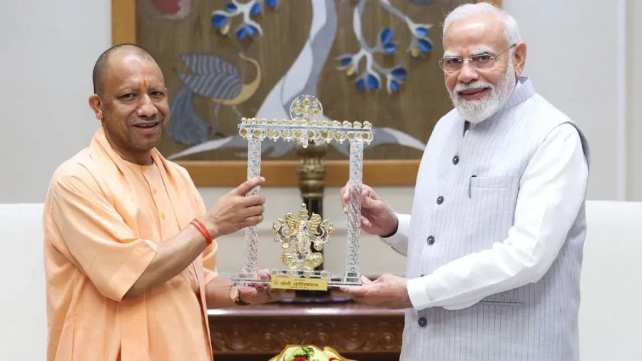 सीएम योगी आदित्यनाथ ने पीएम मोदी से की मुलाकात, दिल्ली दौरे पर अमित शाह और नितिन नवीन से भी होगी चर्चा