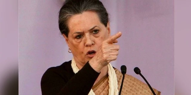 जी-23 के नेताओं को सोनिया गांधी का करारा जवाब, कहा- मीडिया के जरिए बात करने की जरूरत नहीं, मैं ही फुलटाइम प्रेसिडेंट