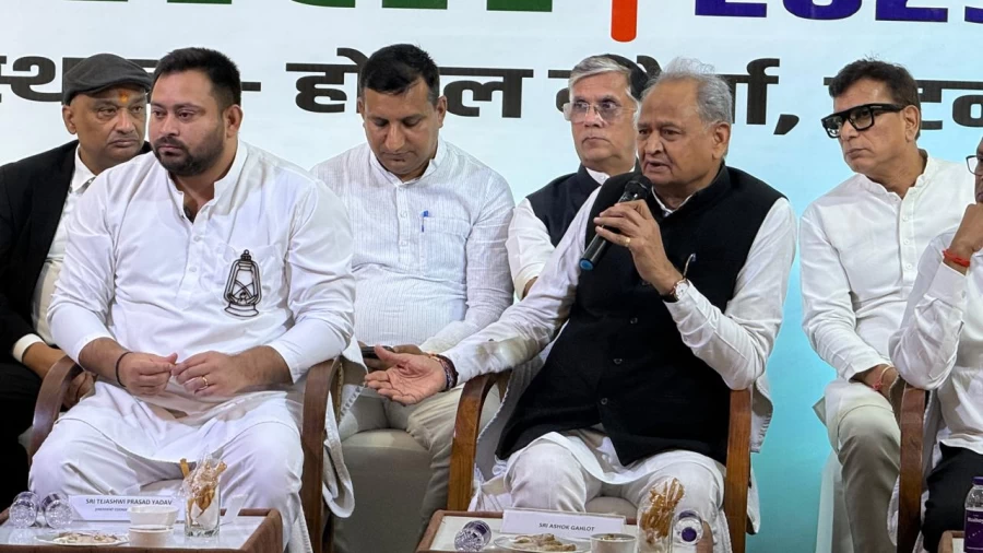 Ashok Gehlot: बिहार में कांग्रेस के संकटमोचक, महागठबंधन को किया एकजुट