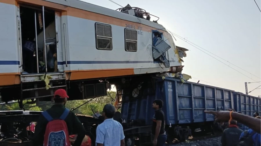 Major Train Accident in Bilaspur: Passenger Train Collides with Goods Train, 6 Dead, Several Injured